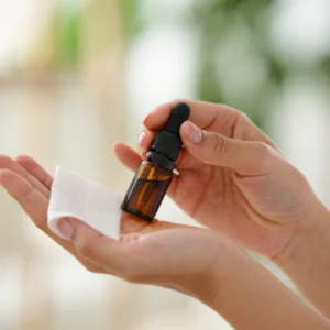 Simple gestures in aromatherapy in daily life or in emergency cases